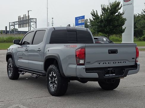 Used 2020 Toyota Tacoma TRD Off-Road w/ TRD Premium Off Road Package AWD/4WD image 4