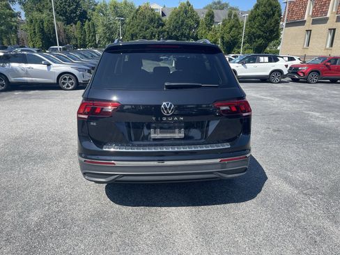 Used 2023 Volkswagen Tiguan SE w/ Panoramic Sunroof Package FWD image 6