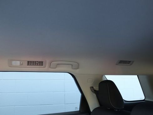 Used 2022 Nissan Pathfinder S image 19