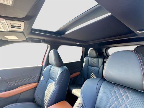 New 2025 Mitsubishi Outlander SEL image 22