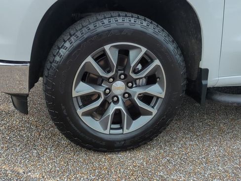 Used 2023 Chevrolet Silverado 1500 LT AWD/4WD image 10