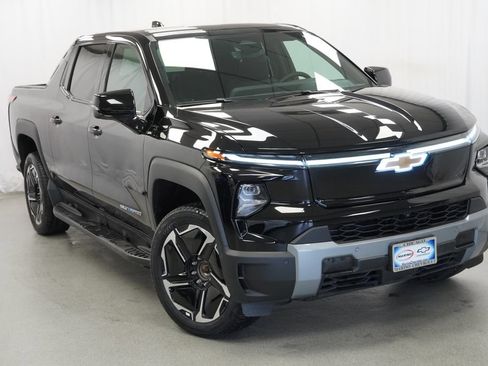 New 2026 Chevrolet Silverado EV LT AWD/4WD image 3