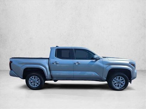 Certified 2024 Toyota Tacoma SR5 w/ SR5 Upgrade Package AWD/4WD image 4