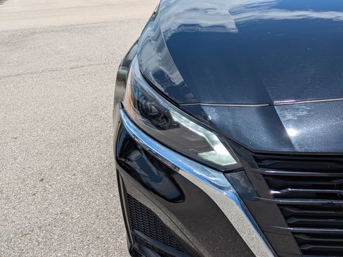 Used 2024 Nissan Altima 2.5 SV FWD image 12