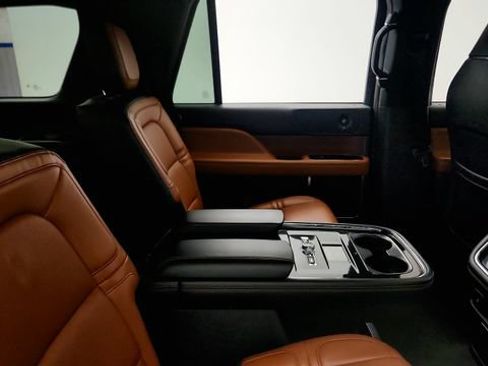 Used 2021 Lincoln Navigator Reserve AWD/4WD image 36