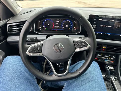 Used 2025 Volkswagen Jetta SEL image 34