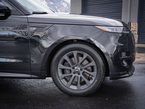 Used 2024 Land Rover Range Rover Sport Dynamic SE AWD/4WD image 4