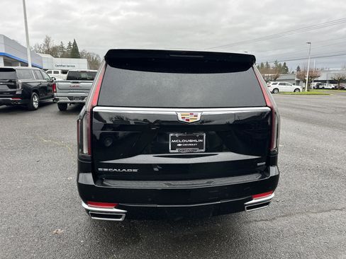 Used 2022 Cadillac Escalade Premium Luxury image 4