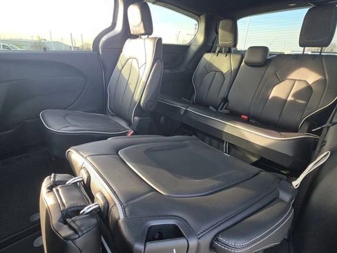 New 2026 Chrysler Pacifica Limited w/ S Appearance Package FWD image 21