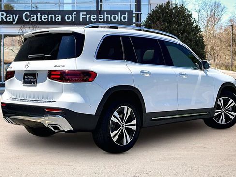 Used 2026 Mercedes-Benz GLB 250 4MATIC image 2
