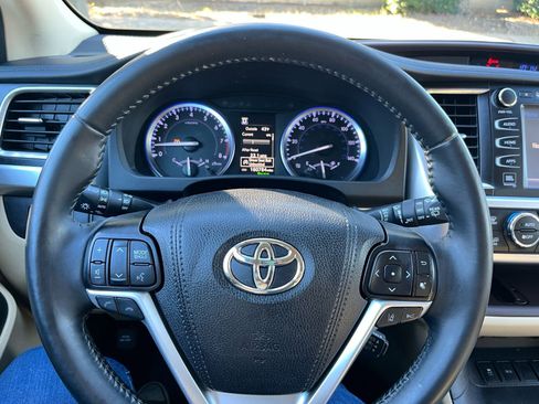 Used 2019 Toyota Highlander Limited image 28