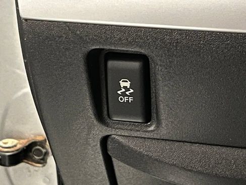 Used 2012 Nissan Sentra 2.0 SR FWD image 12