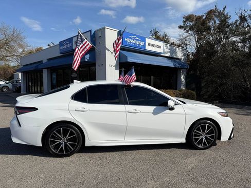 Used 2022 Toyota Camry SE image 9