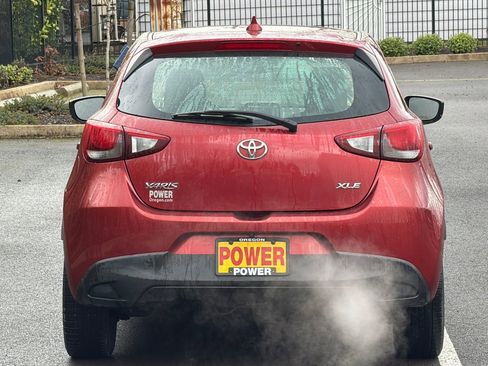 Used 2020 Toyota Yaris XLE image 5