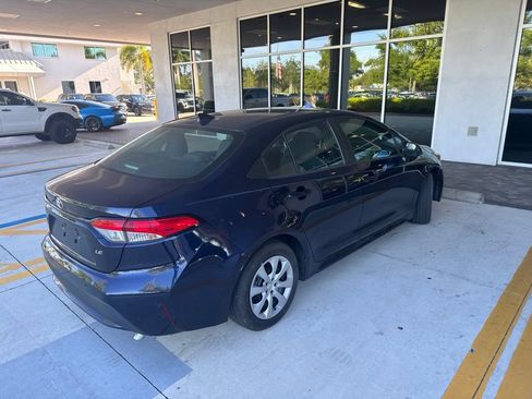 Used 2022 Toyota Corolla LE FWD image 4
