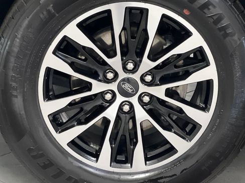 Used 2025 Ford Expedition Platinum image 75