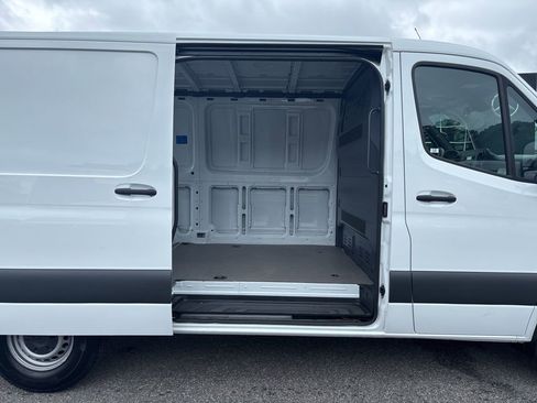 Used 2023 Mercedes-Benz Sprinter 2500 image 18