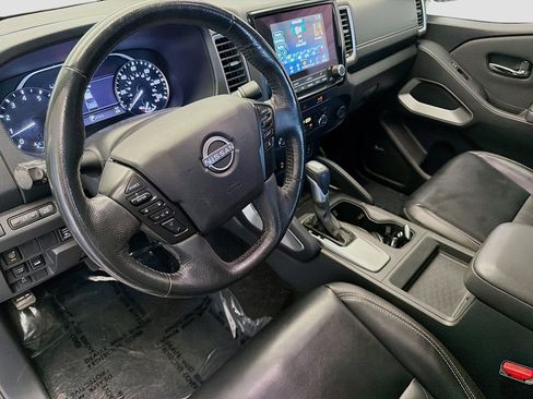 Used 2022 Nissan Frontier SV w/ SV Premium Package image 7