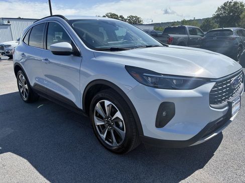 Used 2025 Ford Escape Platinum AWD/4WD image 1