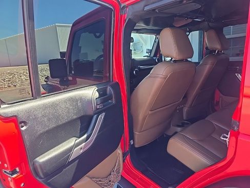 Used 2015 Jeep Wrangler Unlimited Sahara w/ Max Tow Package image 16