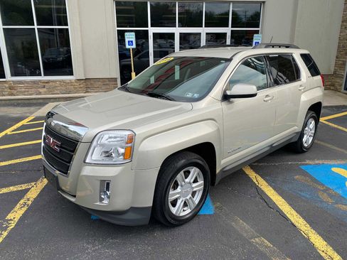 Used 2014 GMC Terrain SLE w/ Safety Package AWD/4WD image 2