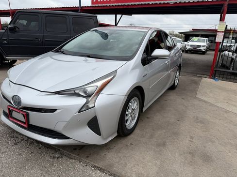 Used 2018 Toyota Prius Two w/ Prius Two Safety Plus Package image 8