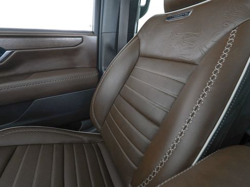 Used 2026 GMC Yukon Denali Ultimate AWD/4WD image 30