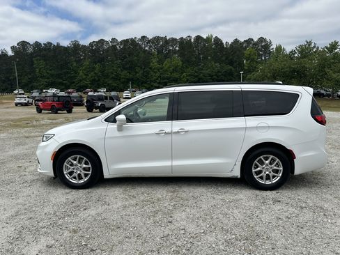 Used 2022 Chrysler Pacifica Touring-L FWD image 8