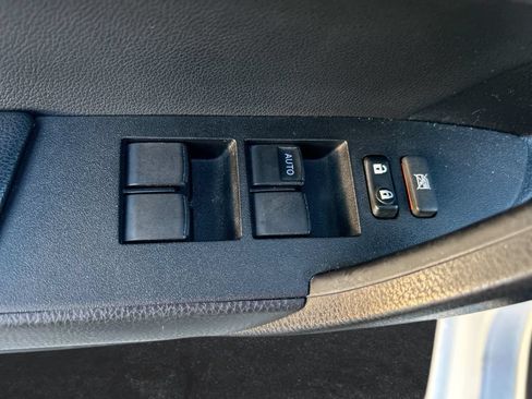 Used 2018 Toyota Corolla SE FWD image 12