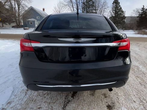 Used 2011 Chrysler 200 LX image 4