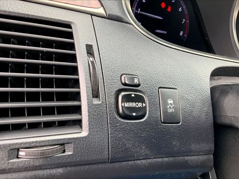 Used 2011 Toyota Avalon Limited image 32