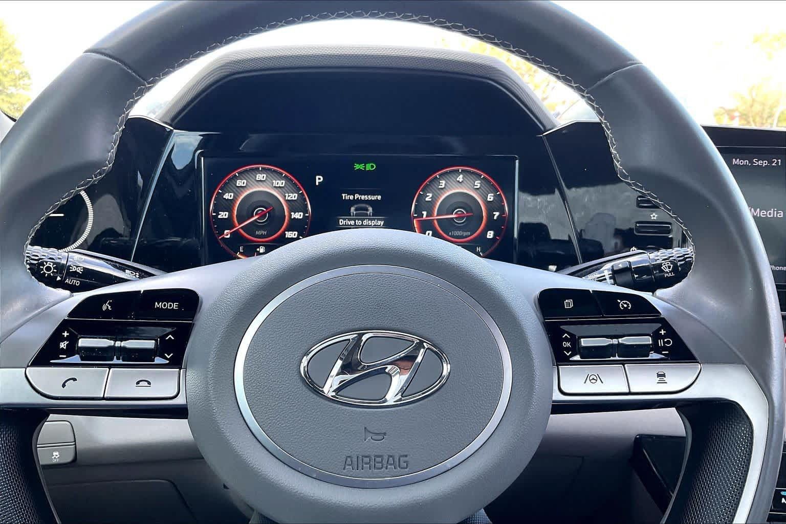 Used 2021 Hyundai Elantra SEL w/ Convenience + Premium Package FWD image 32
