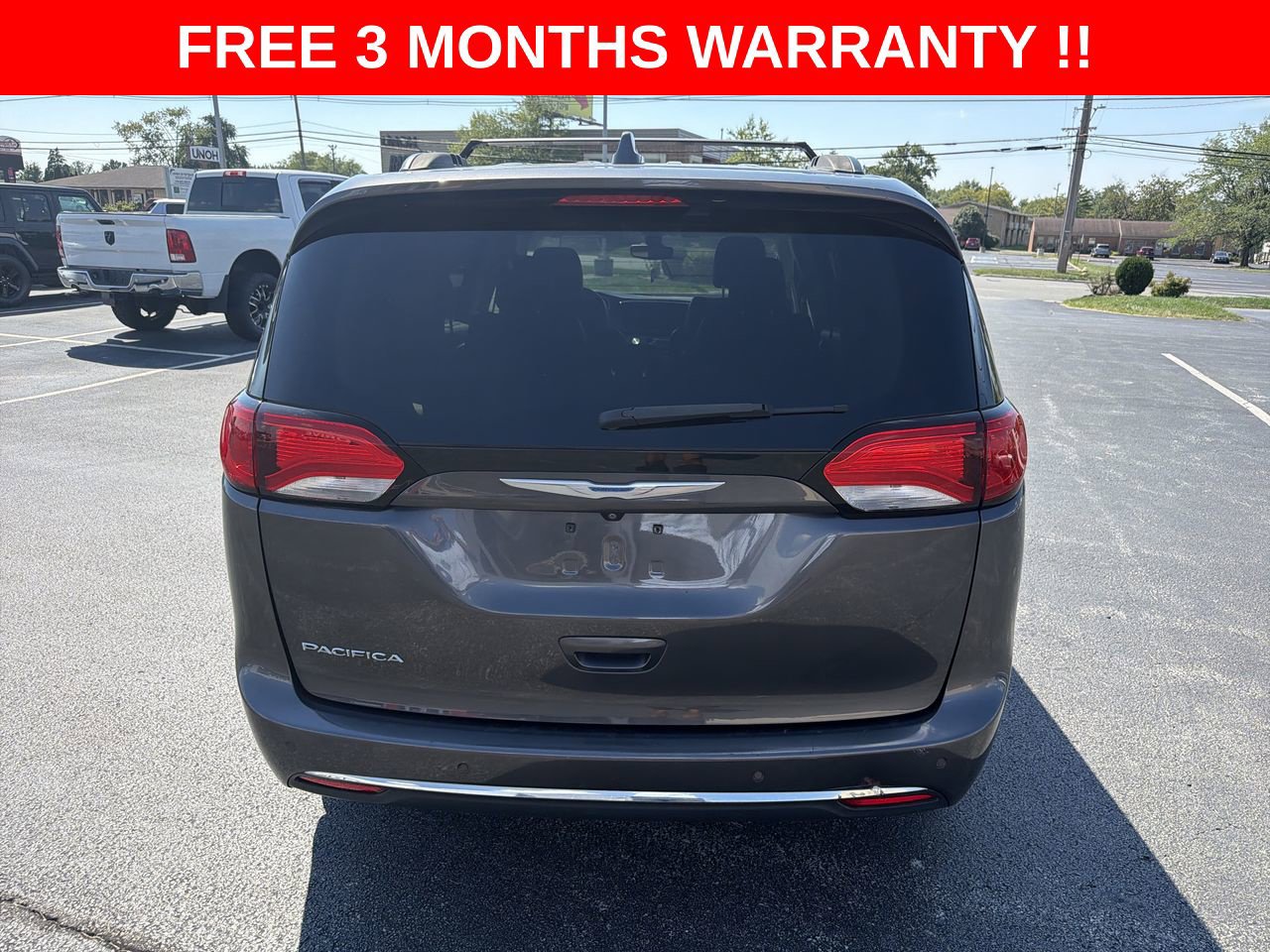 Used 2017 Chrysler Pacifica Touring-L FWD image 29