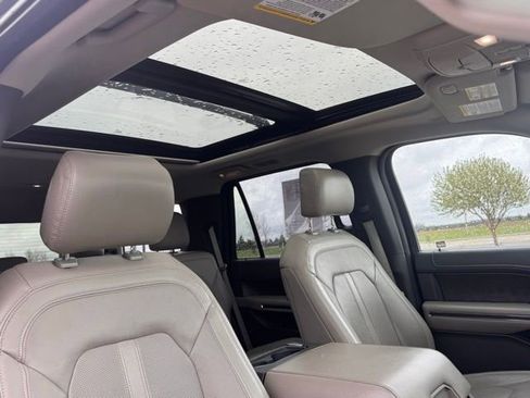 Used 2019 Ford Expedition Limited w/ Equipment Group 302A AWD/4WD image 28