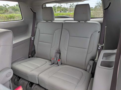 Used 2018 GMC Acadia SLT FWD image 16