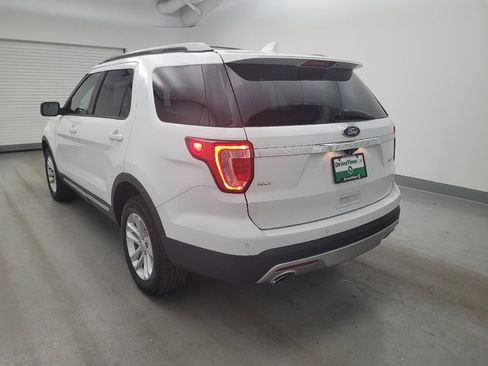 Used 2016 Ford Explorer XLT w/ Equipment Group 202A FWD image 5