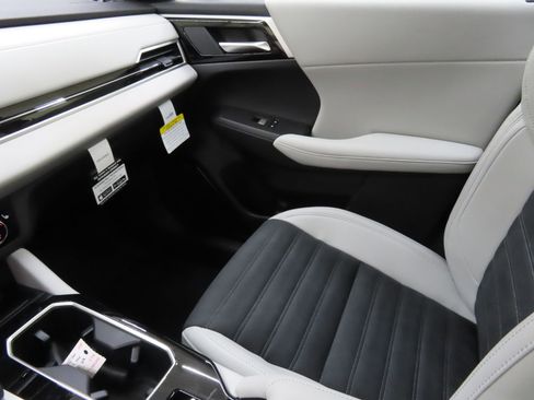 Used 2025 Mitsubishi Outlander SE FWD image 20