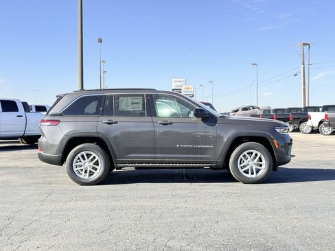New 2025 Jeep Grand Cherokee Laredo X w/ Luxury Tech Group I image 4