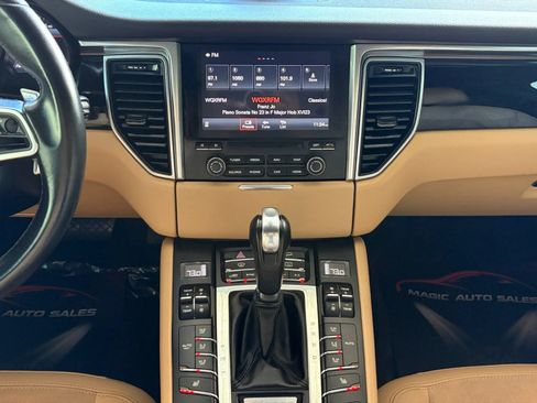 Used 2018 Porsche Macan Sport Edition AWD/4WD image 23