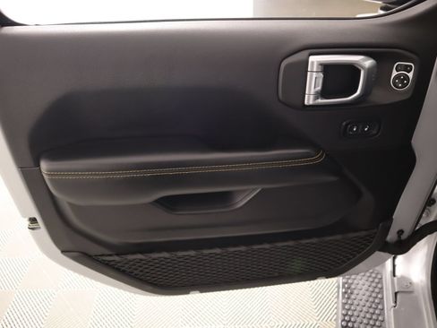Used 2024 Jeep Wrangler Unlimited Sahara AWD/4WD image 15