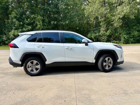 Used 2024 Toyota RAV4 XLE AWD/4WD image 9