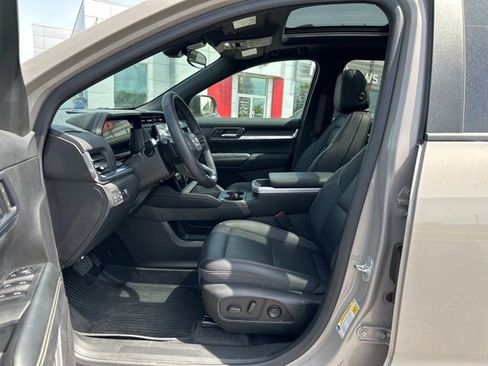 Used 2025 GMC Terrain Elevation w/ Elevation Premium Package AWD/4WD image 10