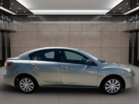 Used 2013 MAZDA MAZDA3 i SV w/ Convenience Pkg image 13