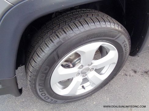 Used 2020 Jeep Compass Latitude w/ Cold Weather Group image 8