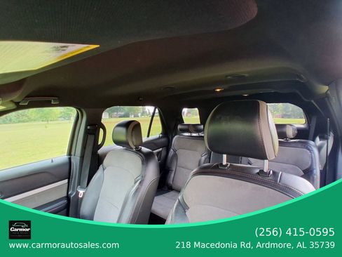 Used 2017 Ford Explorer XLT w/ Equipment Group 202A image 8