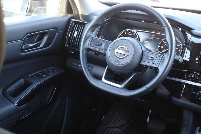Certified 2025 Nissan Pathfinder SV FWD image 24