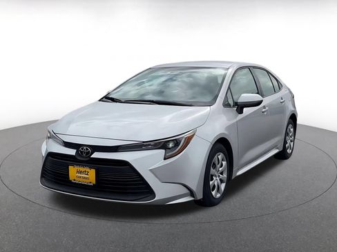 Used 2025 Toyota Corolla LE FWD image 7
