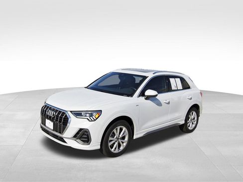 Used 2023 Audi Q3 2.0T Premium image 2