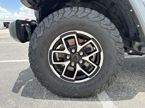 Used 2024 Jeep Wrangler Unlimited Rubicon w/ Technology Group AWD/4WD image 18