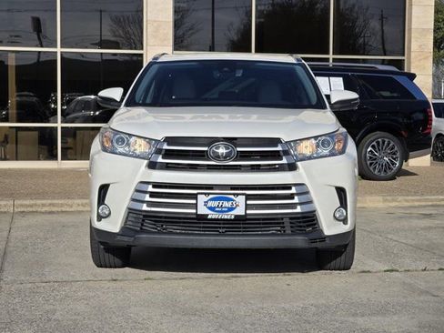 Used 2018 Toyota Highlander XLE image 2